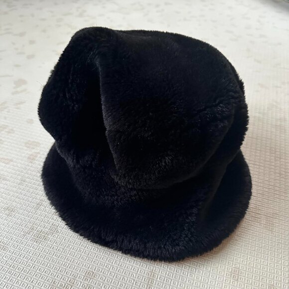 Y2K Faux Fur Hat – Tom & Pam Vibes - Picture 3 of 7